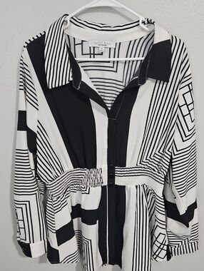 Sweet Rain Black & White Geometric Button-Front Top